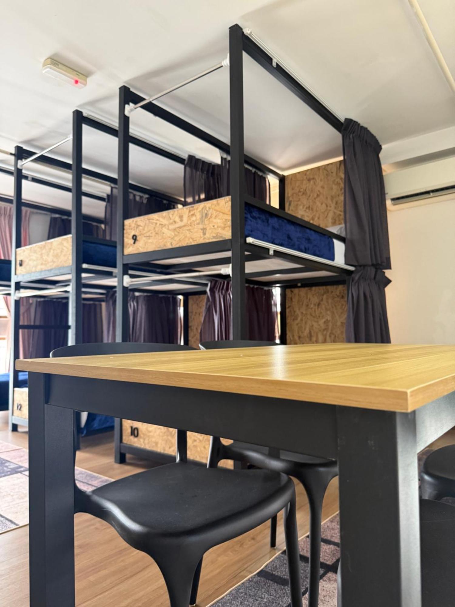 Mix Hostel Kl By Chillout Hostel Petaling Jaya Bagian luar foto