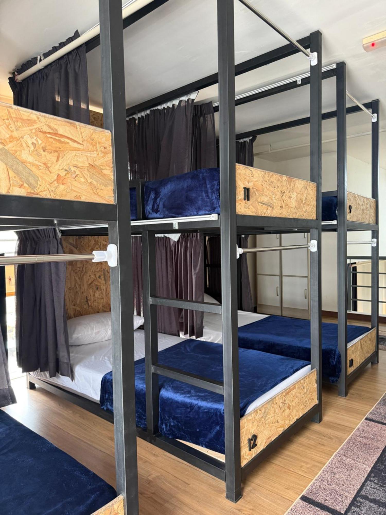 Mix Hostel Kl By Chillout Hostel Petaling Jaya Bagian luar foto
