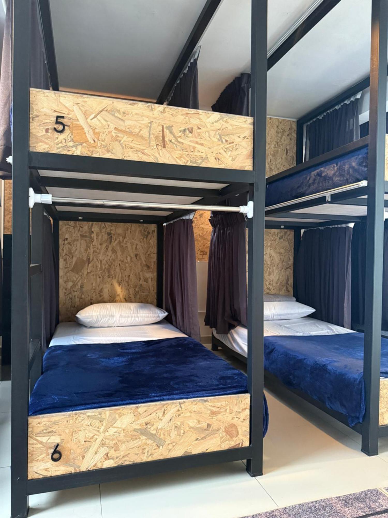 Mix Hostel Kl By Chillout Hostel Petaling Jaya Bagian luar foto