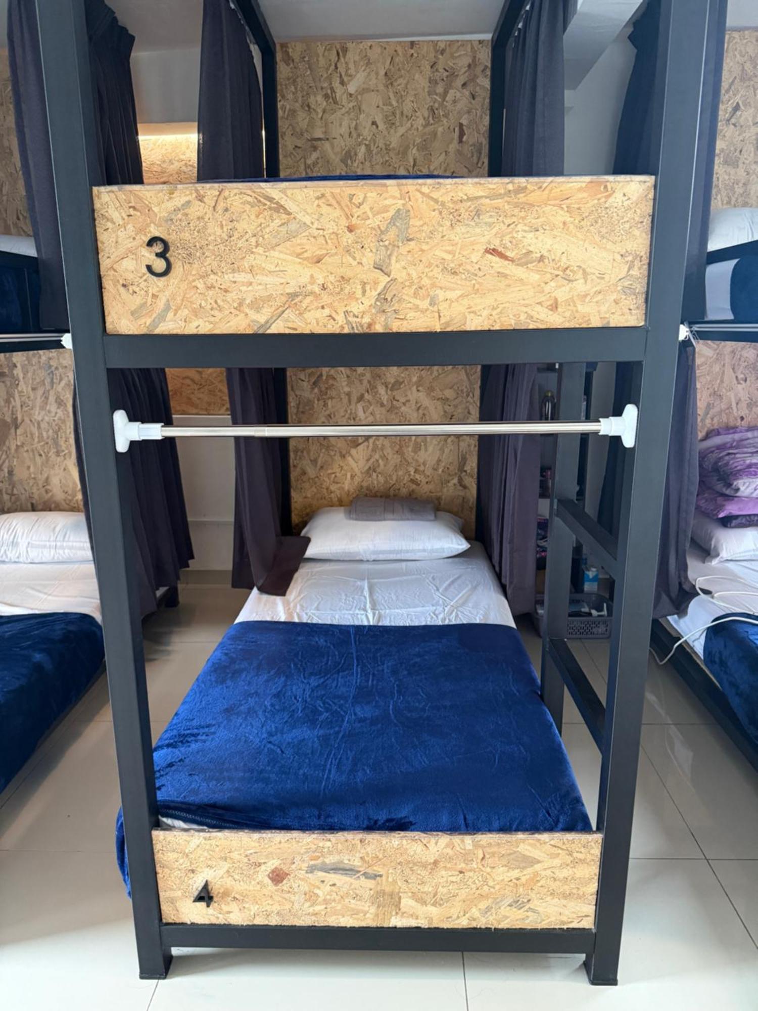 Mix Hostel Kl By Chillout Hostel Petaling Jaya Bagian luar foto